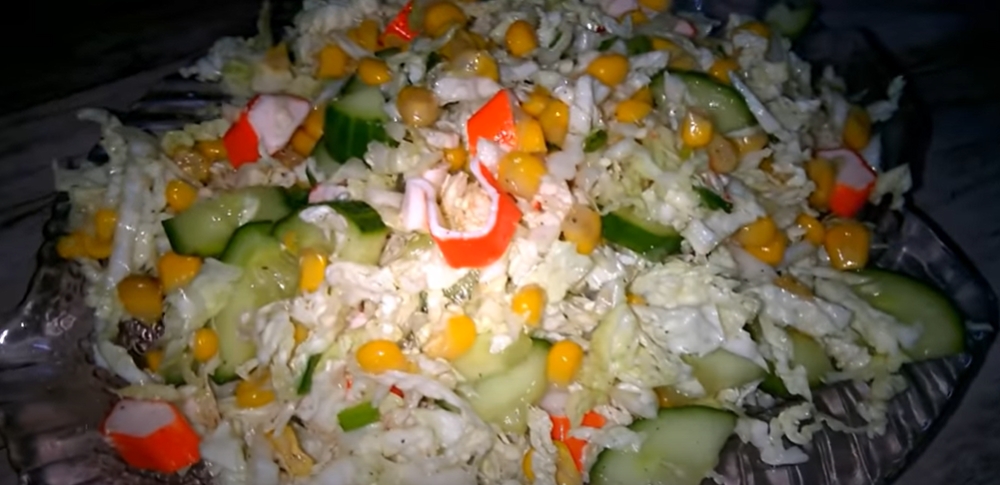Новогодний салат с ветчиной и кукурузой: рецепт с видео фото | Меню недели
